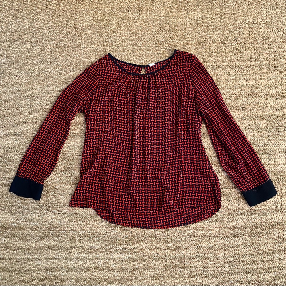 Old Navy red and black graphic print top size medium